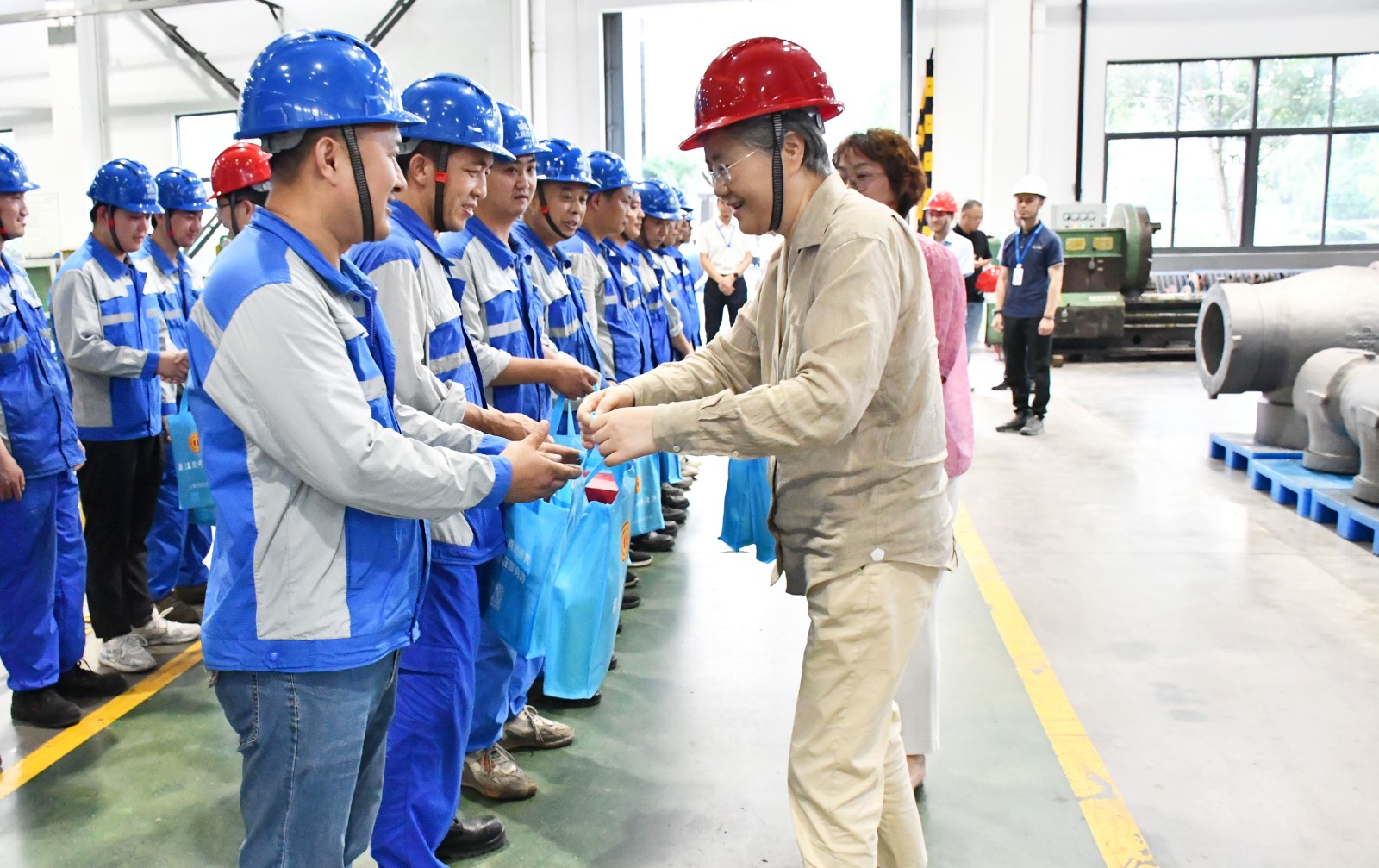 17545334059529870OTy.jpg 區(qū)長來訪(1).jpg